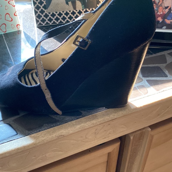 Express Mary Jane wedges with peep toe - Picture 2 of 6
